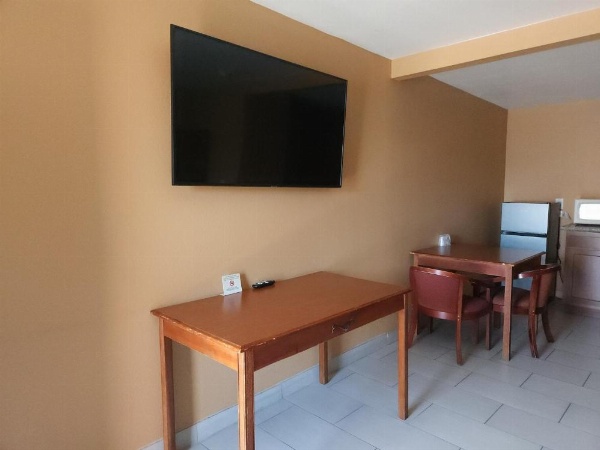 Two Palms Motel image 13