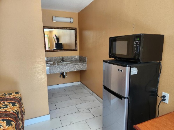 Two Palms Motel image 15