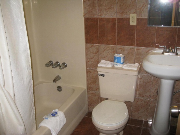 Two Palms Motel image 3